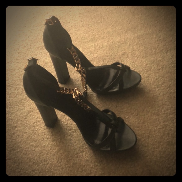 Sandals - Picture 1 of 4